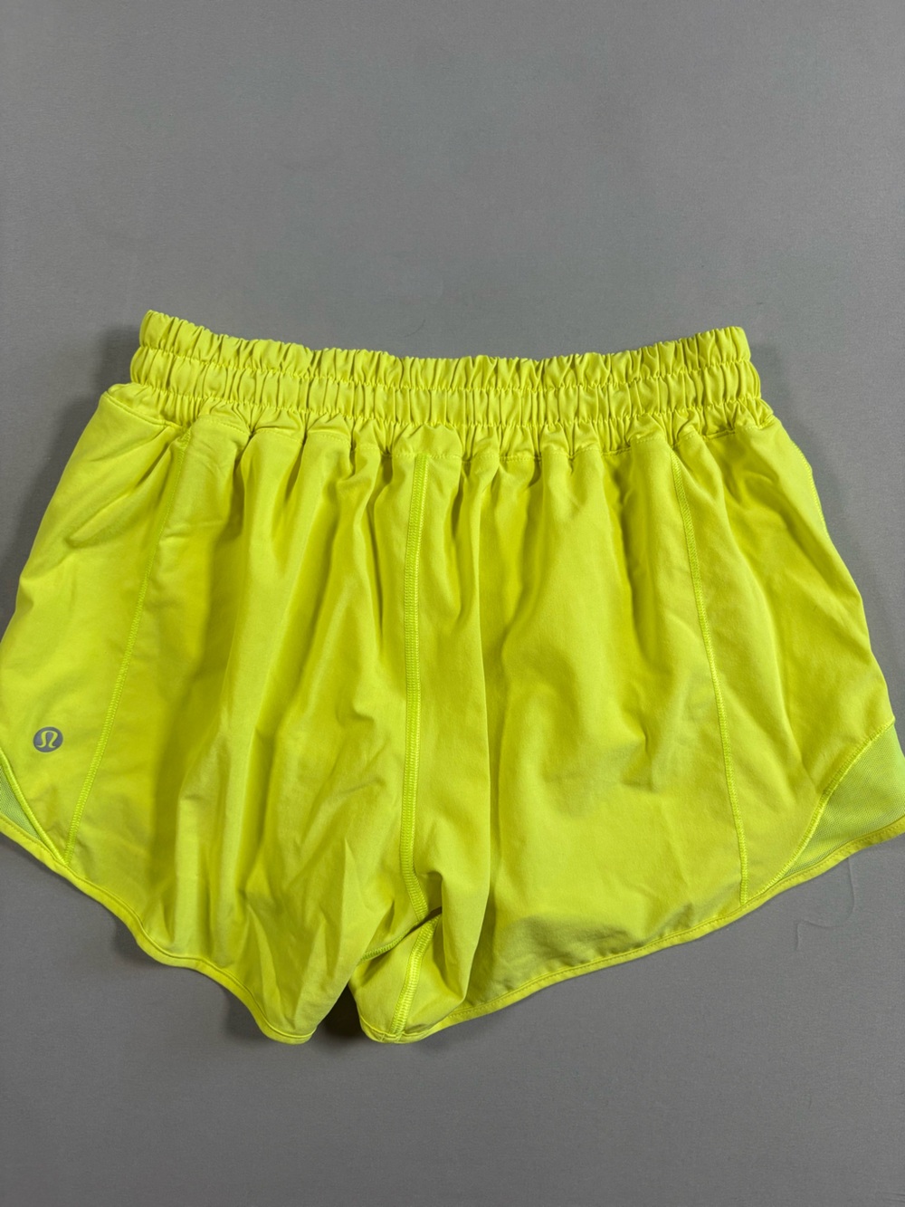 Lululemon Women's Hotty-Hot Shorts Size 6 Highlight Yellow Lined Running Shorts - Picture 7 of 8